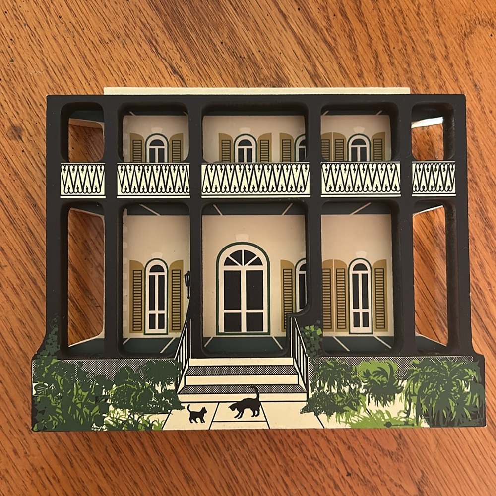 Shelia’s Key West Hand Painted Decorative Wooden Houses - Picture 5 of 6